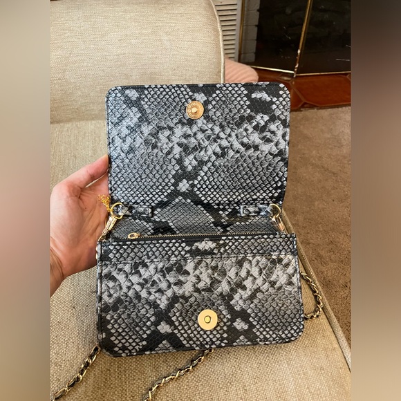 Bebe purple snakeskin crossbody purse with chain strap - Picture 3 of 6